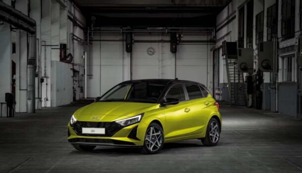 Hyundai i20 di colore giallo