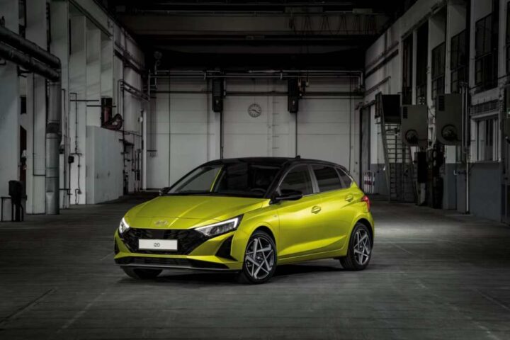 Hyundai i20 di colore giallo