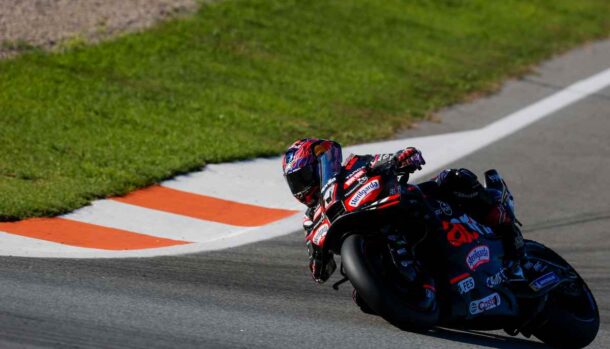 Jorge Martin in pista con l'Aprilia