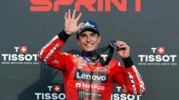 Marquez esulta sul podio