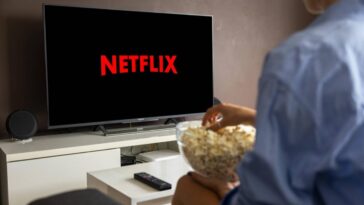 schermo televisione con logo Netflix
