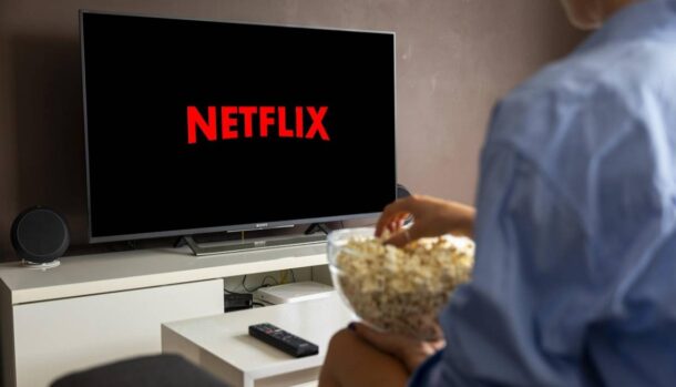 schermo televisione con logo Netflix