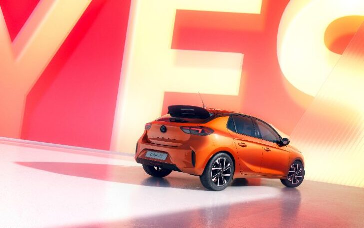 nuova Opel Corsa di colore arancione