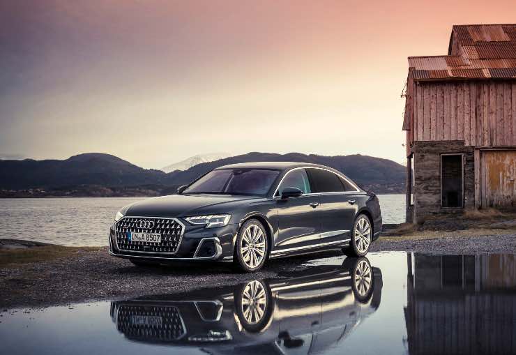 Audi A8 si fermano gli ordini