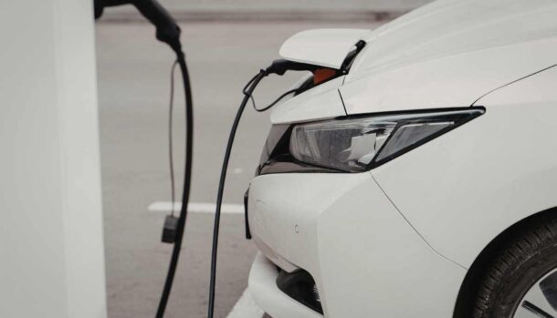 Auto elettrica sfida la benzina