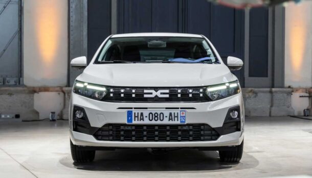 Dacia Sandero ripresa frontalmente