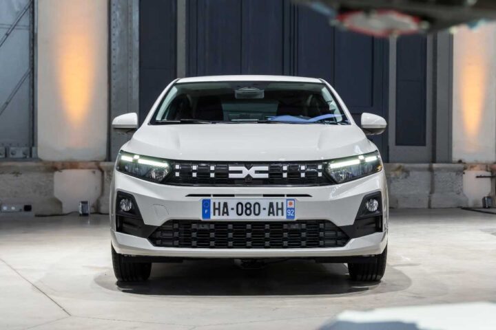 Dacia Sandero ripresa frontalmente