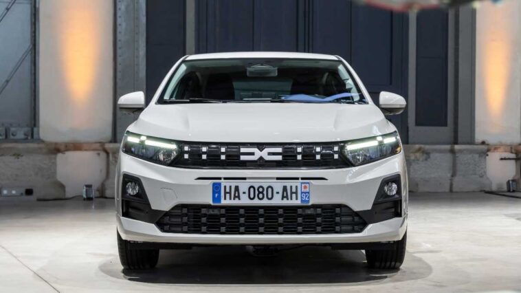 Dacia Sandero ripresa frontalmente
