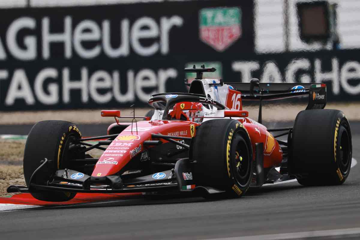 Ferrari alza bandiera bianca