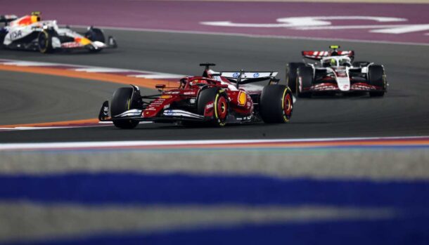 Ferrari in pista in una gara di Formula 1