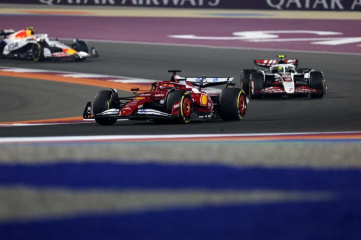 Ferrari in pista in una gara di Formula 1