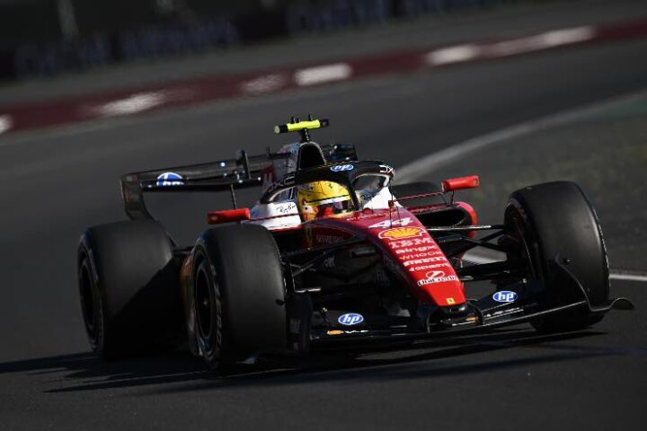 Lewis Hamilton arriva l'ala Macarena