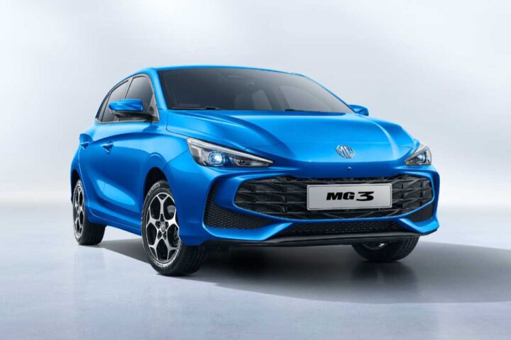 citycar MG3 di colore azzurro