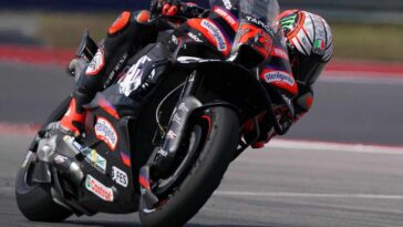 Marco Bezzecchi in sella all'Aprilia