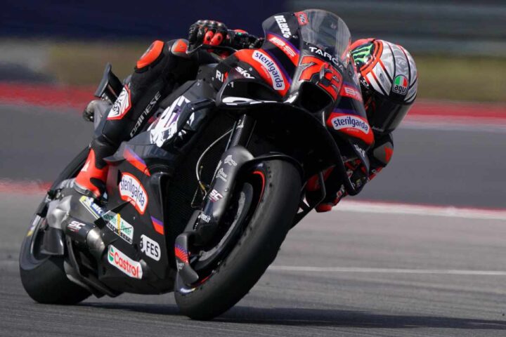 Marco Bezzecchi in sella all'Aprilia