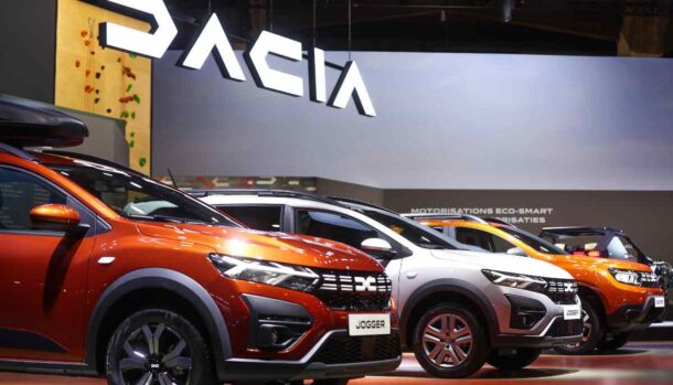 auto Dacia in mostra
