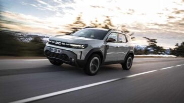 Dacia Duster in strada