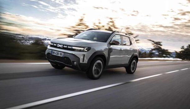 Dacia Duster in strada