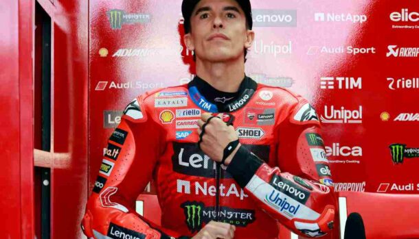Marc Marquez si allaccia la tuta