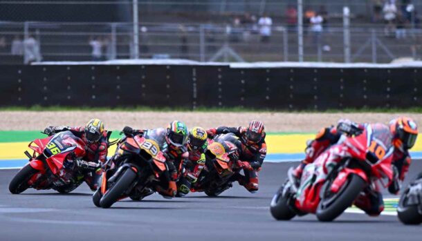 piloti di MotoGP in pista