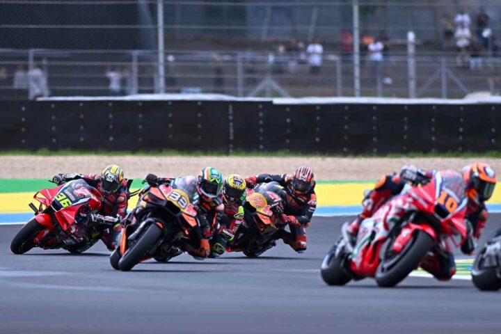 piloti di MotoGP in pista