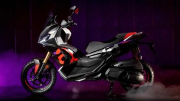 lo scooter Aprilia SR GT 400