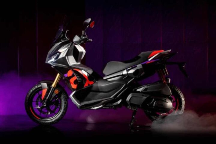 lo scooter Aprilia SR GT 400