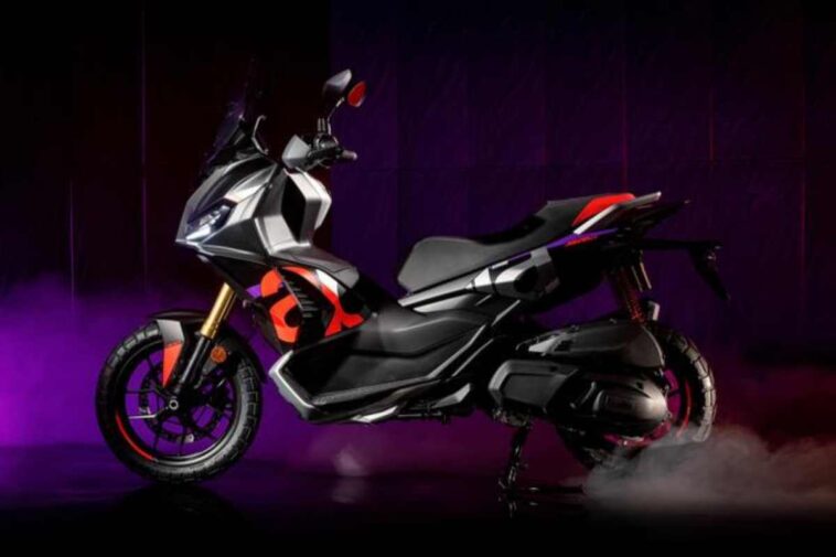 lo scooter Aprilia SR GT 400