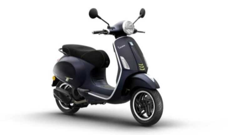 Vespa Primavera di colore blu
