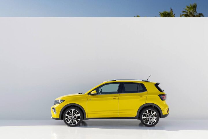Volkswagen T-Cross di colore giallo