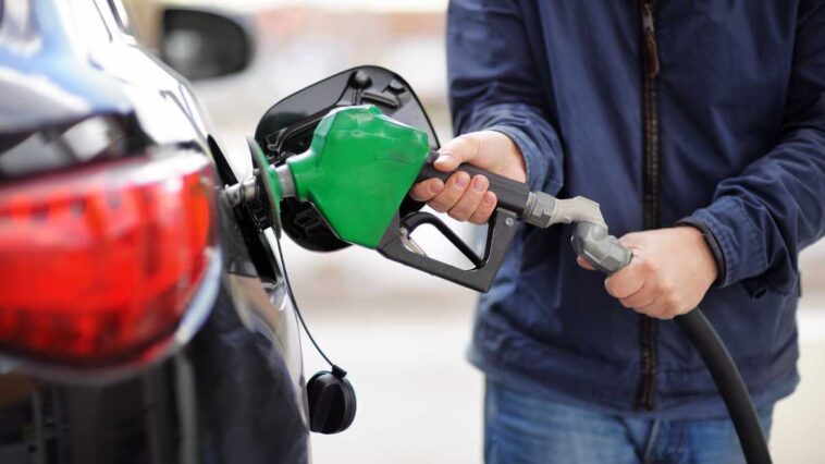 Carburanti mazzata a maggio