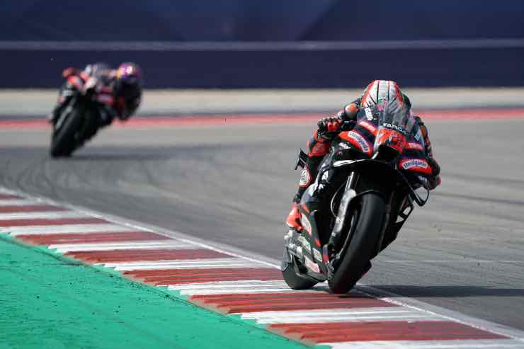 Marco Bezzecchi per Tardozzi Aprilia davanti