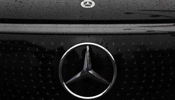 Mercedes decisione a sorpresa