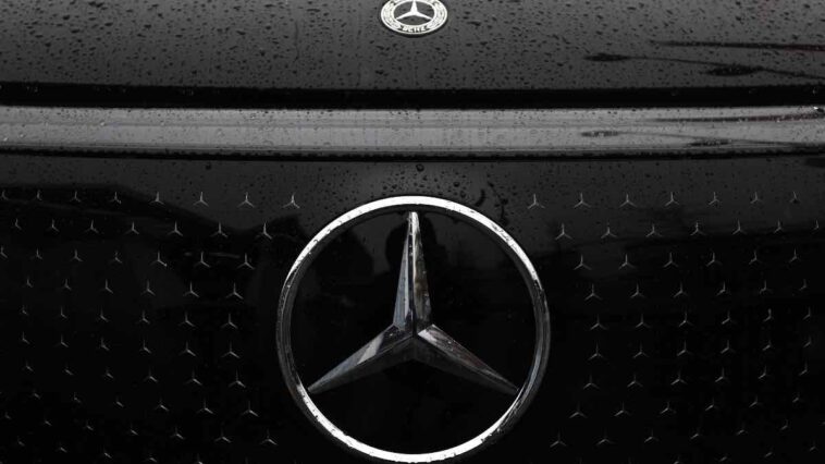 Mercedes decisione a sorpresa