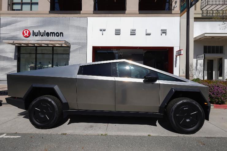 Tesla Cybertruck restituito dopo l'acquisto