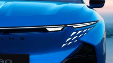 Potenza da Ferrari, fisico da SUV e adatto a tutta la famiglia: la francesina dalla tecnologia fuori dal comune