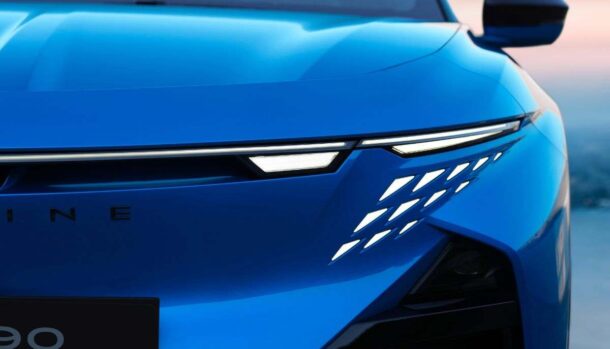 Potenza da Ferrari, fisico da SUV e adatto a tutta la famiglia: la francesina dalla tecnologia fuori dal comune