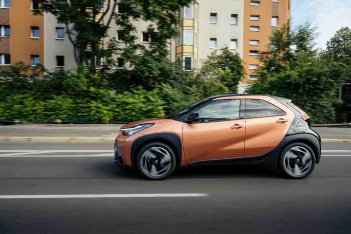 Toyota Aygo X in strada
