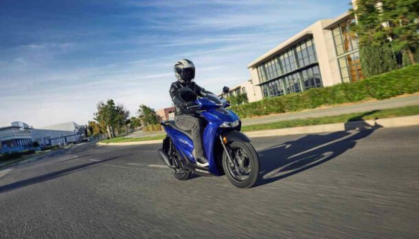 scooter SH in strada