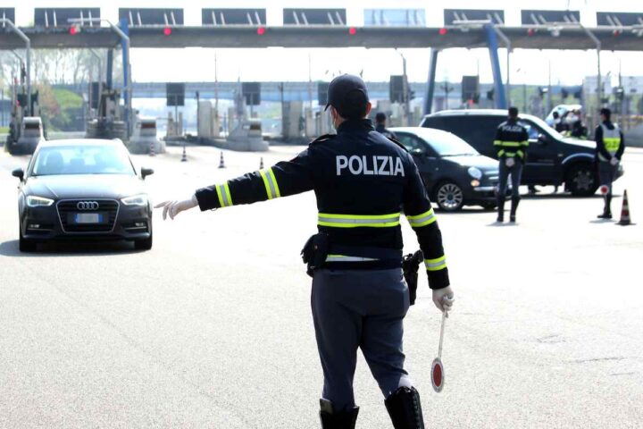 posto blocco Polizia in autostrada