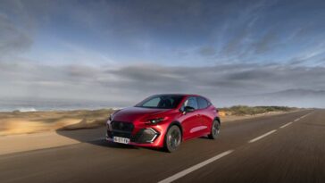 nuova renault clio in strada