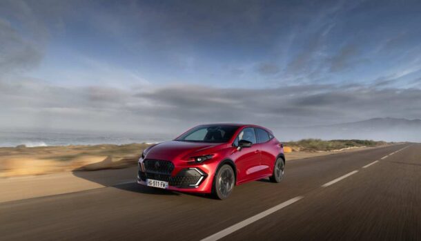 nuova renault clio in strada