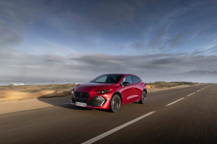 nuova renault clio in strada