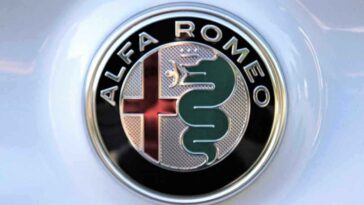 Alfa Romeo punta su una supercar