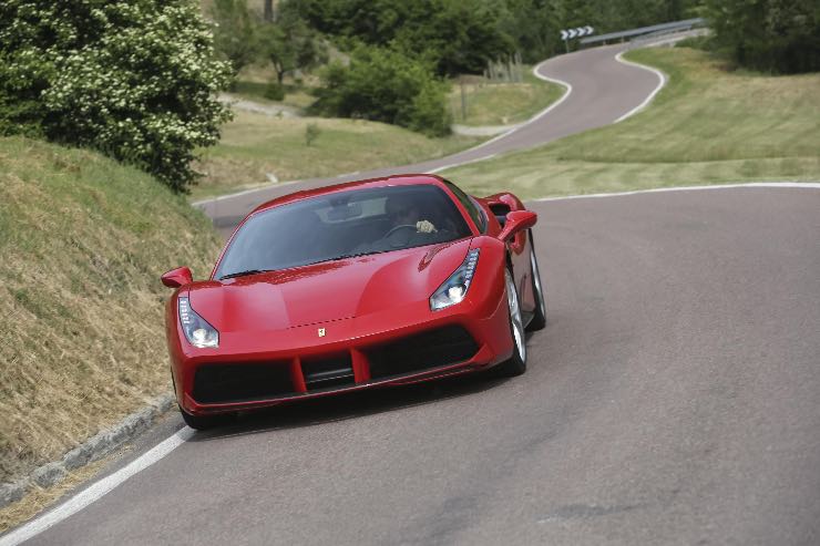 Ferrari 488 a 256 km/h