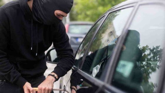 furto d'auto ladri veicolo