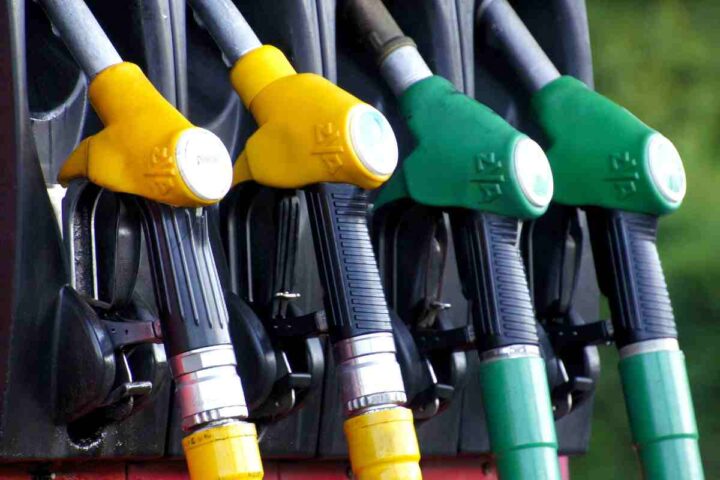 carburante calo prezzi
