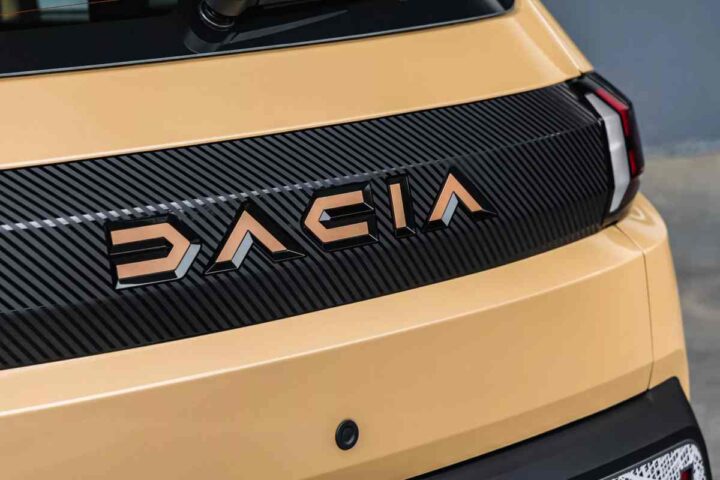 dacia elettrica 15.000 euro