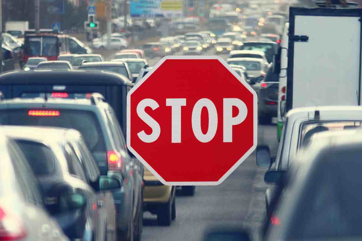 Auto diesel Euro 5 in zona divieto, cittadini a piedi, misure anti inquinamento